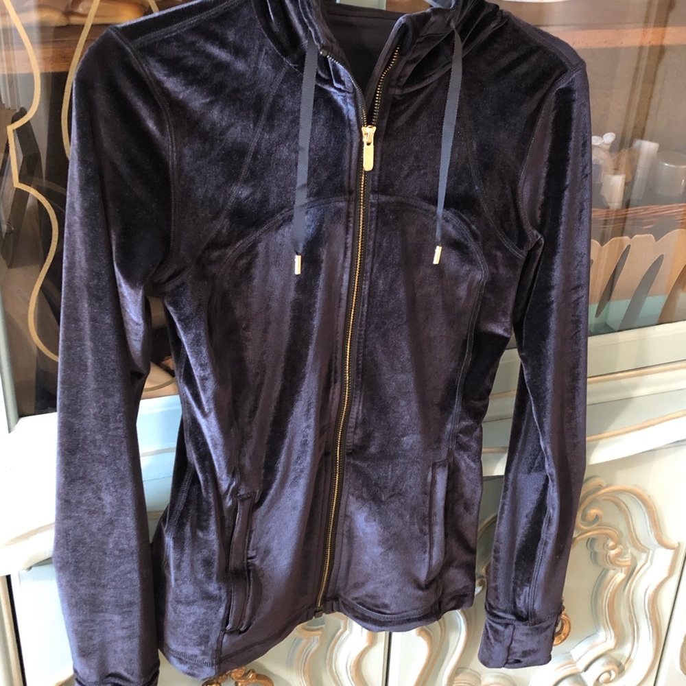 Lululemon hooded define jacket in velvet.